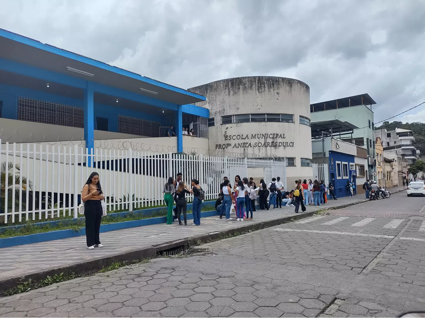 Primeiro dia do Enem tem início com movimentação de estudantes nos locais de prova em Santos Dumont